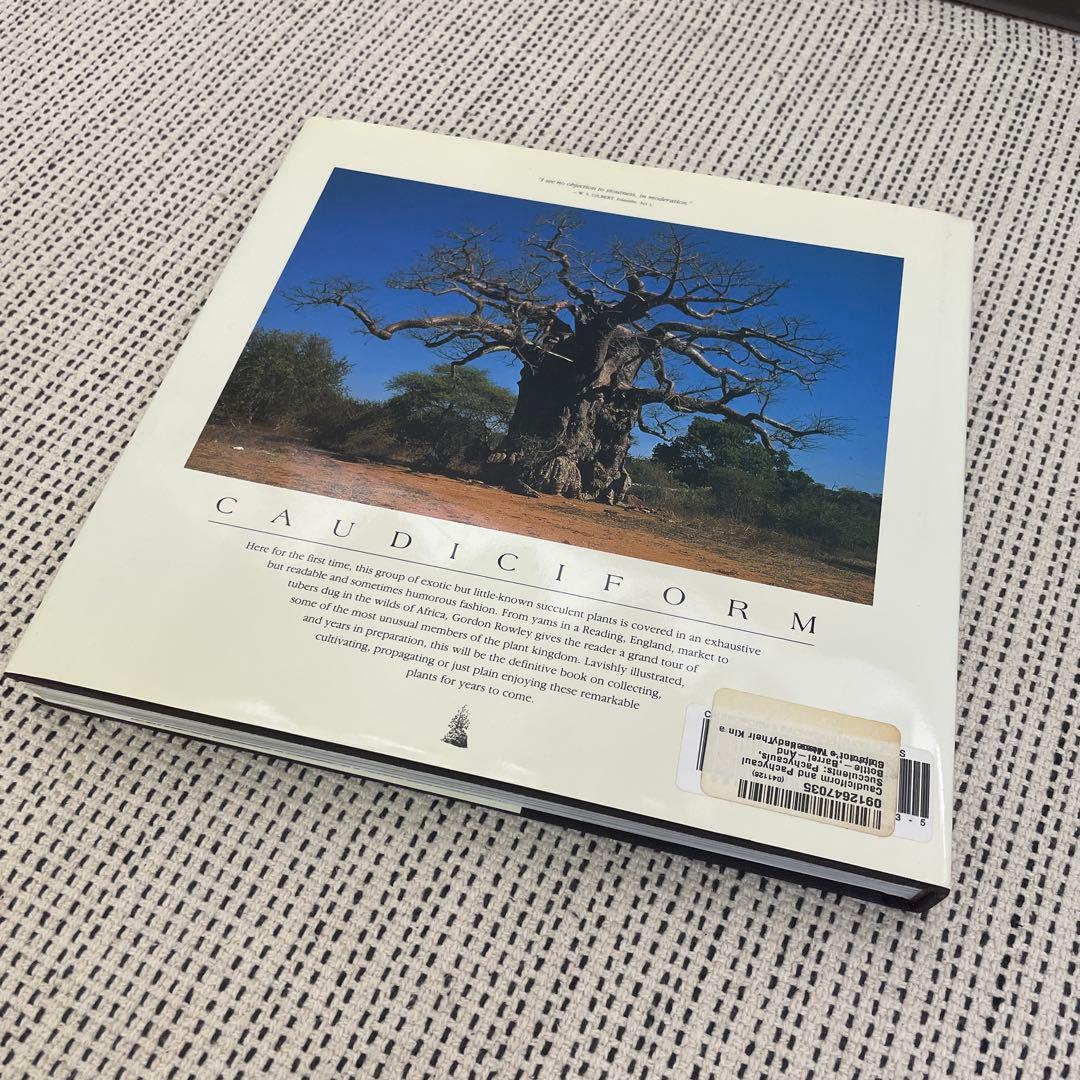 Caudiciform and Pachycaul Succulents 洋書