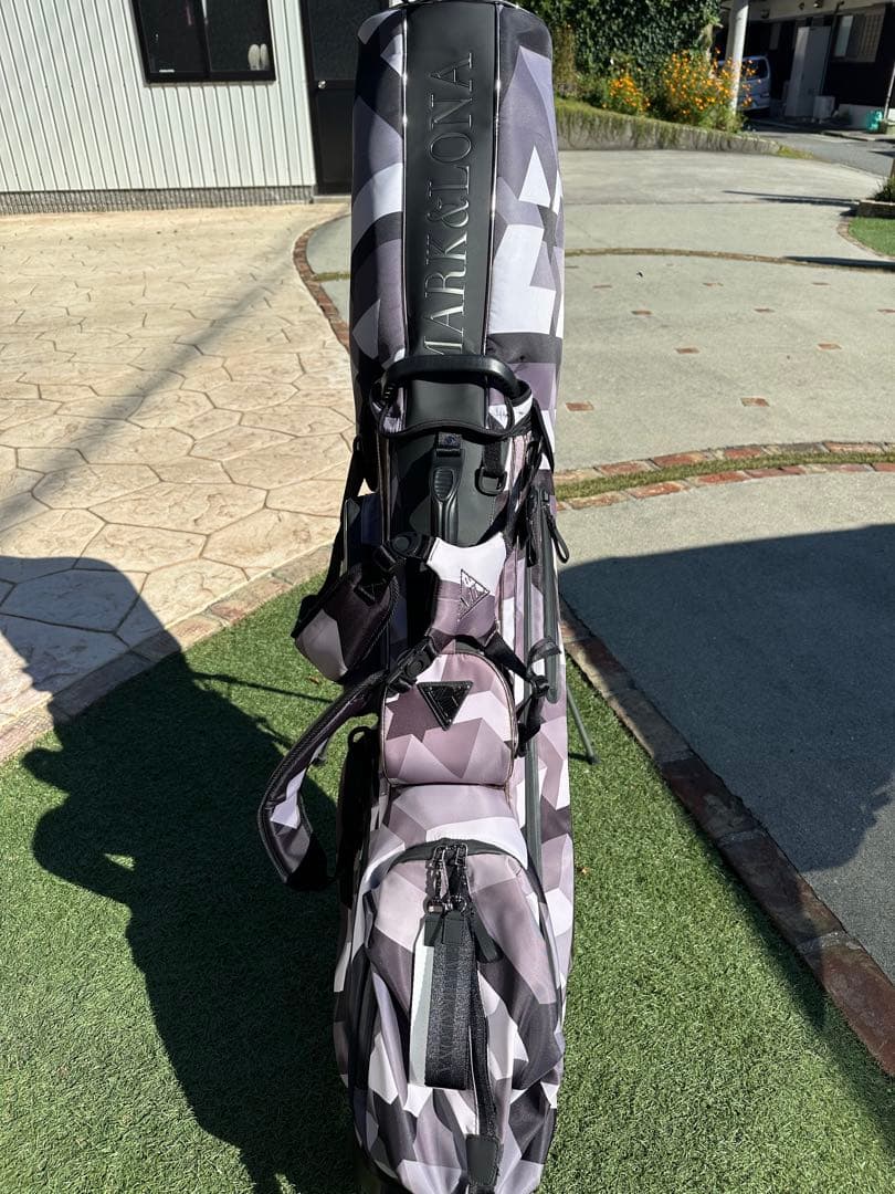 MARK&LONA スタンド式キャディバッグ グレーとブラック　ヘッドカバー付き