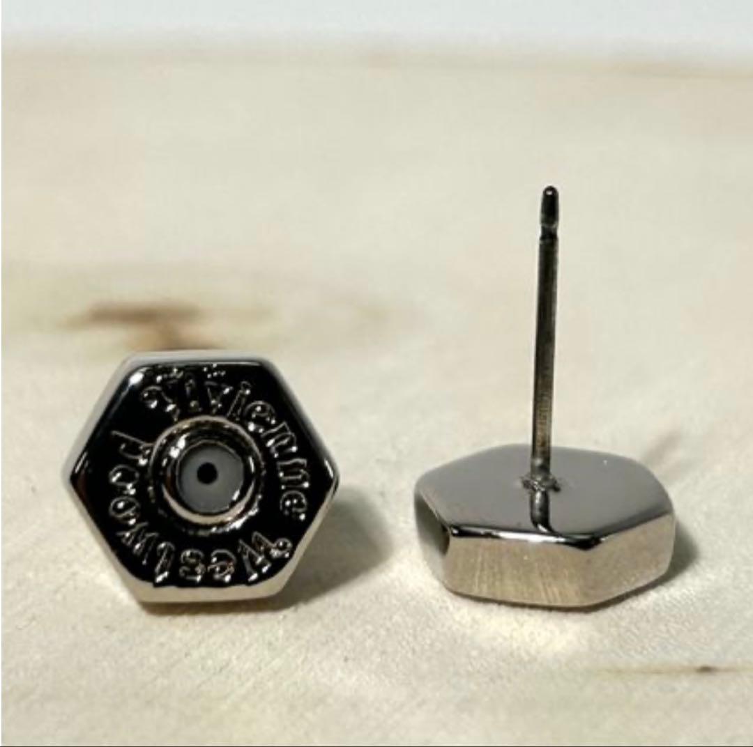 Vivienne Westwood 片耳用ナットピアス　シルバー