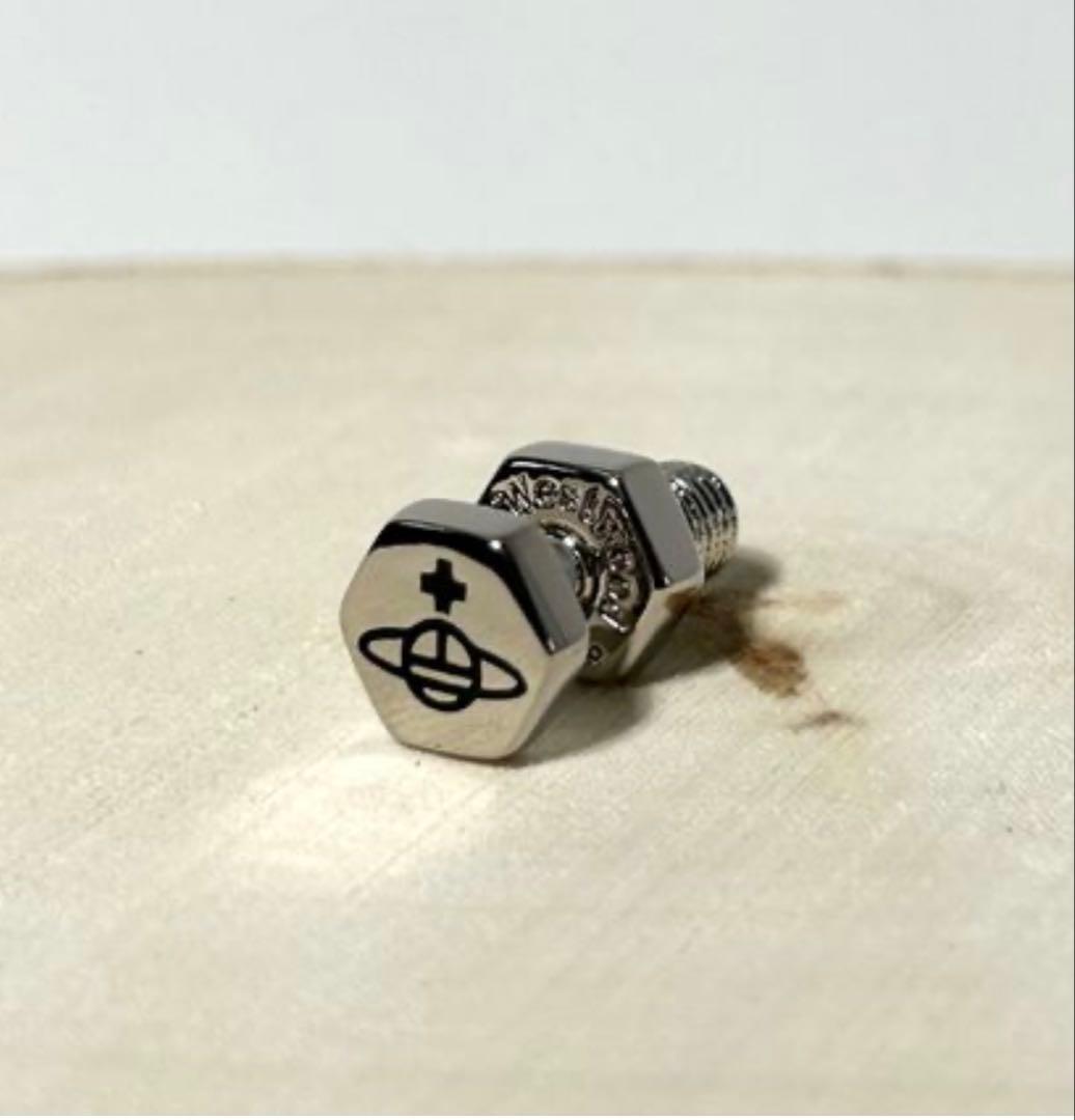 Vivienne Westwood 片耳用ナットピアス　シルバー