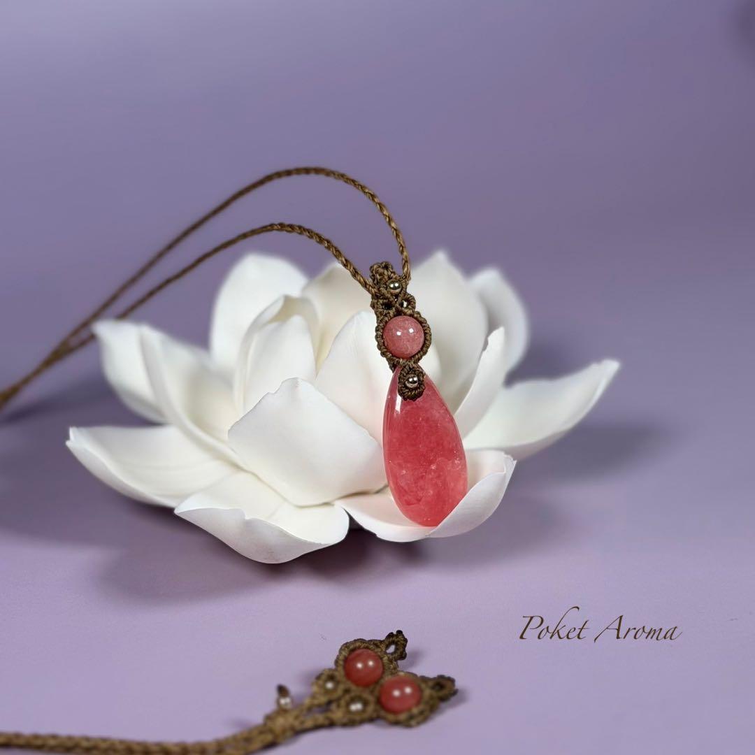 『紅天女』インカローズのマクラメペンダントネックレス