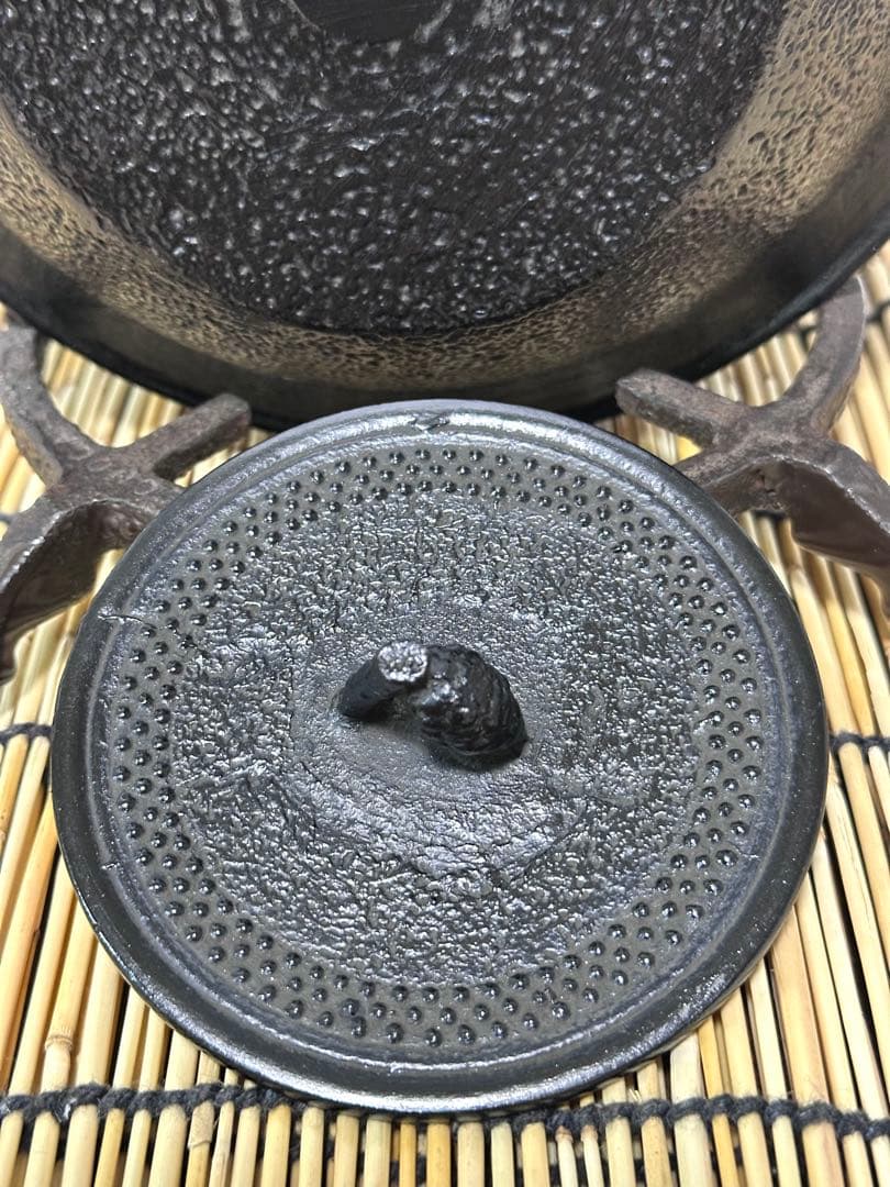 新品、栞、タグ付　南部文秀堂販売 南部耕分堂造　千鳥型アラレ　南部鉄瓶　南部鉄器