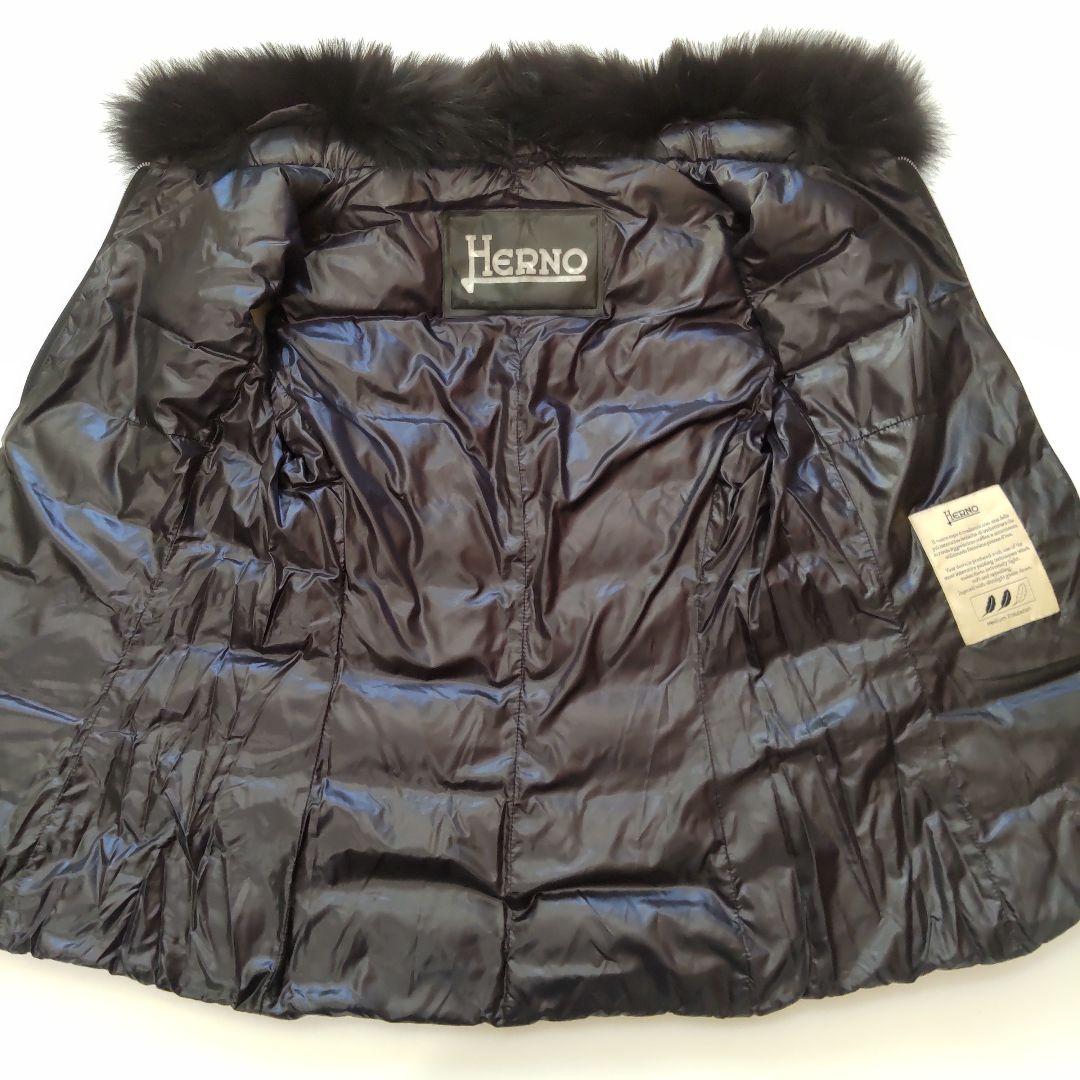 美品 ヘルノ ホワイトフォックスファー付き ライト ダウンベスト ネイビー38