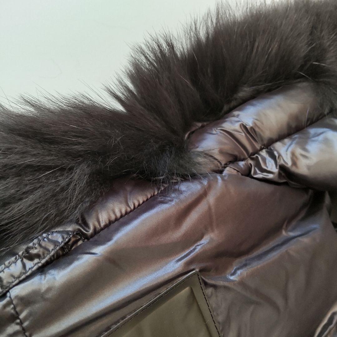 美品 ヘルノ ホワイトフォックスファー付き ライト ダウンベスト ネイビー38