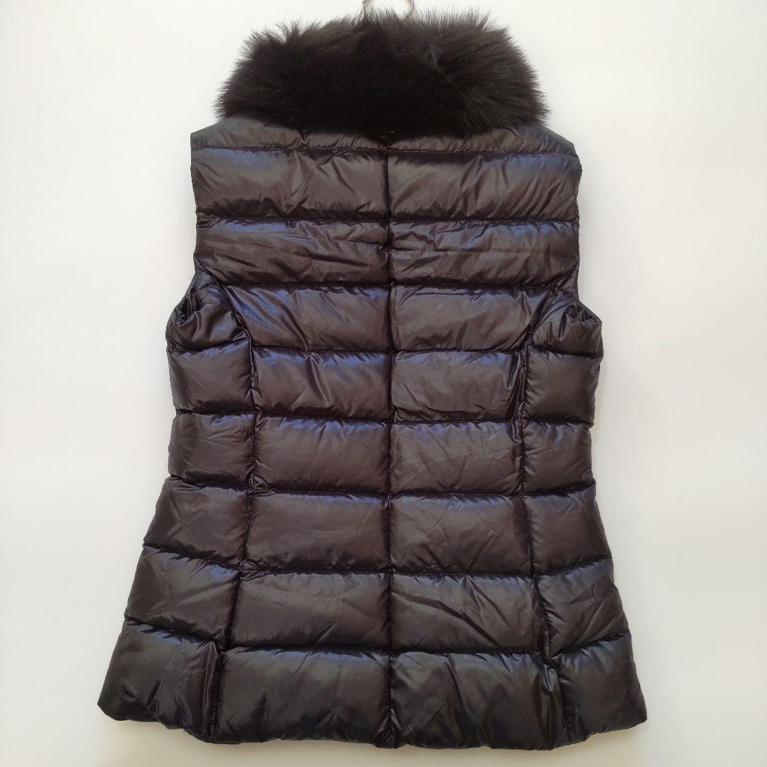 美品 ヘルノ ホワイトフォックスファー付き ライト ダウンベスト ネイビー38