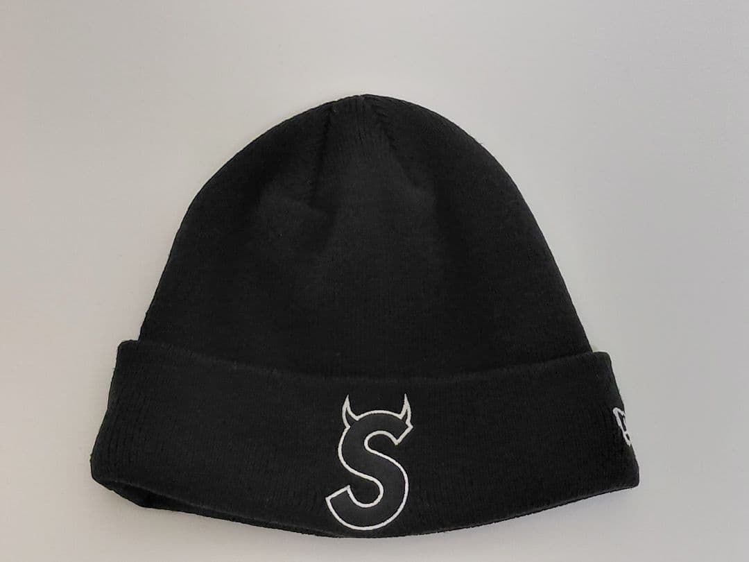 美品　Supreme　New Era　S Logoツノ　Beanie　ブラック