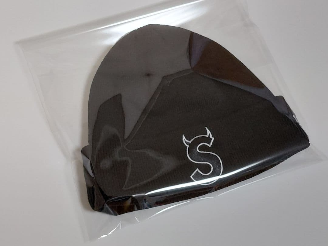 美品　Supreme　New Era　S Logoツノ　Beanie　ブラック
