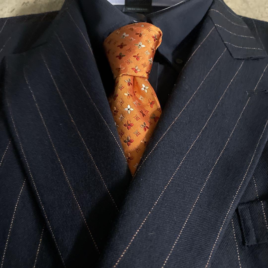 英国製 極上ウール ダブルブレストスーツ × LOUIS VUITTONネクタイ