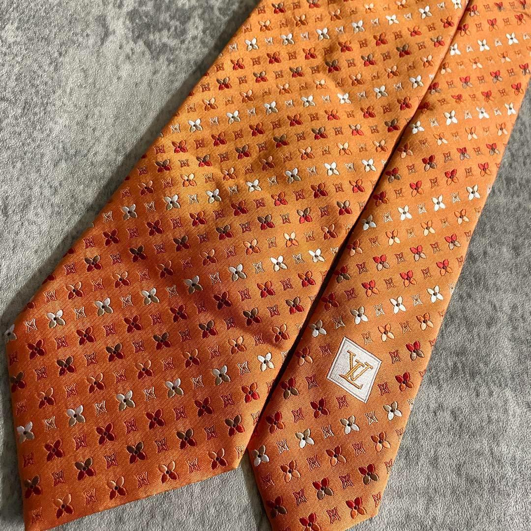 英国製 極上ウール ダブルブレストスーツ × LOUIS VUITTONネクタイ