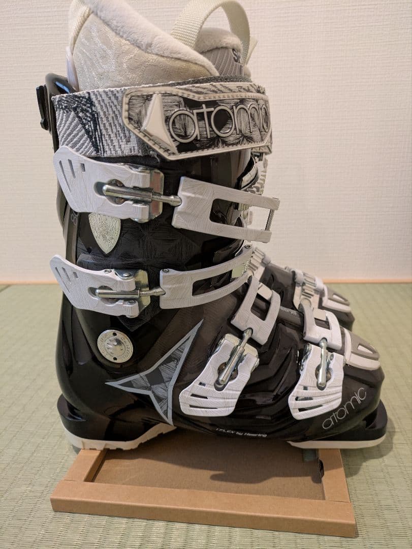 【美品】Atomic スキーブーツ 女性用 ブラック23.0/23.5
