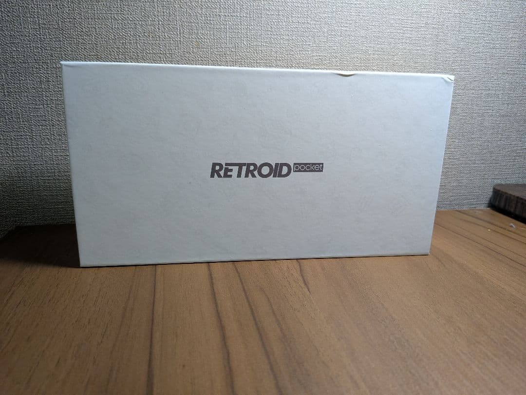 RETROID Pocket 4 Pro 箱とフィルム付き