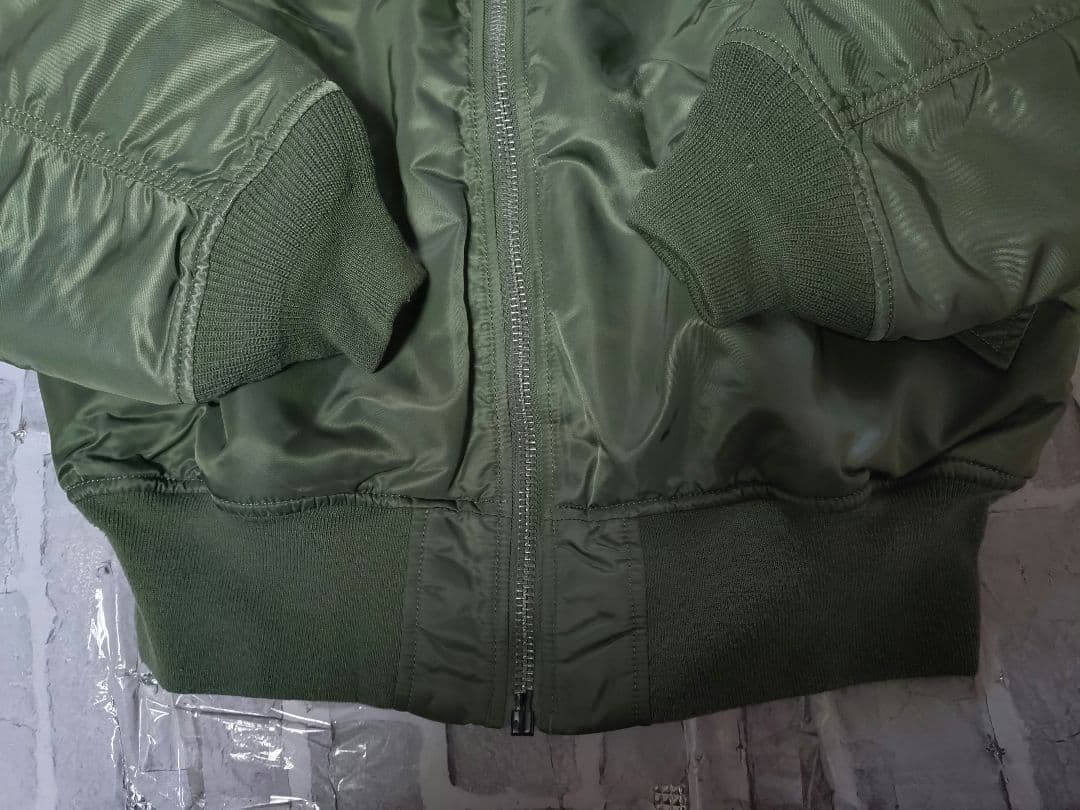 【美品】【アルファインダストリーズ】【Lサイズ】【MA-1】【定番カーキ】