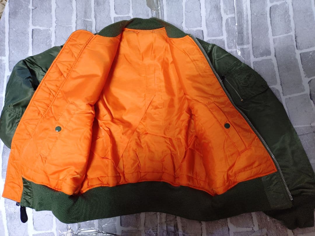 【美品】【アルファインダストリーズ】【Lサイズ】【MA-1】【定番カーキ】