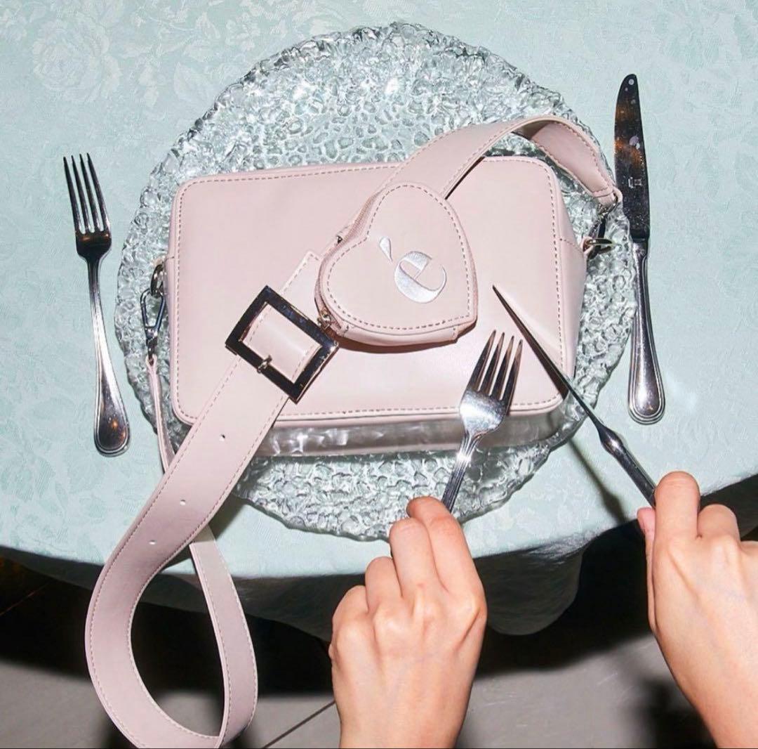 é Heart pouch shoulder strap bag epine