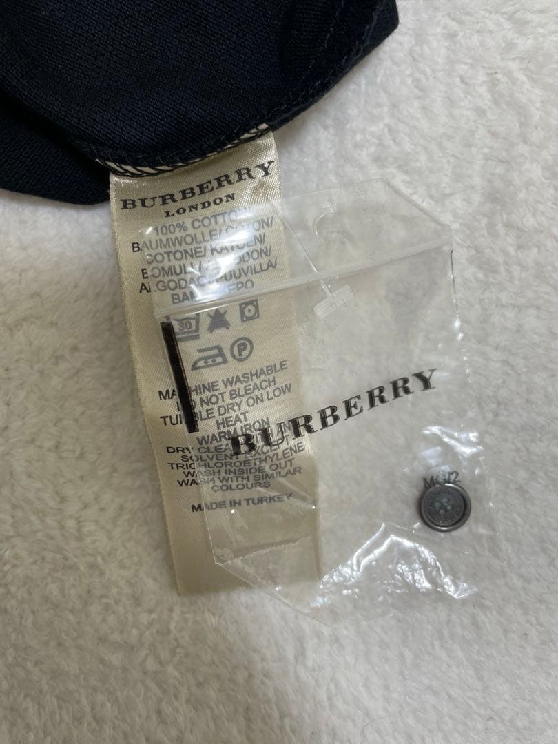 バーバリー黒ポロシャツタグ付き未使用