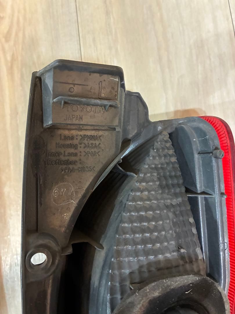 ハイエース 純正テールランプ 左右セット