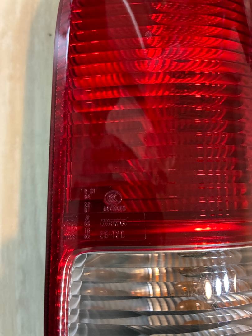 ハイエース 純正テールランプ 左右セット