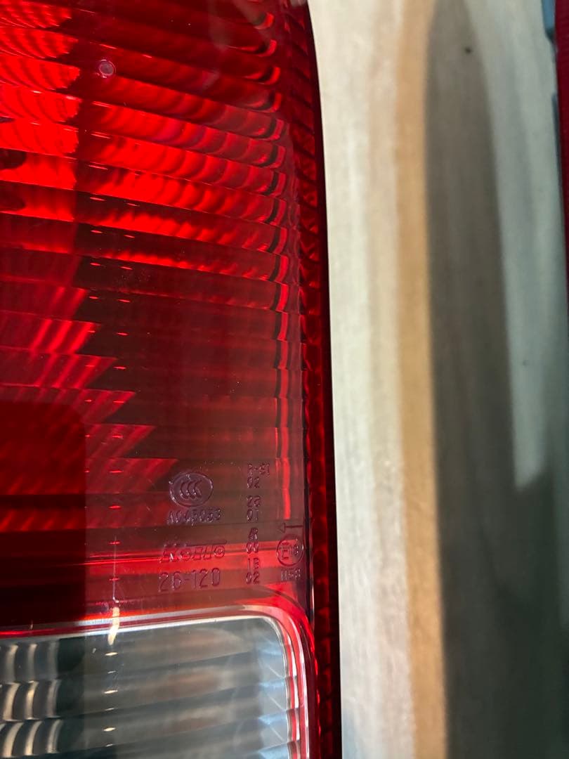 ハイエース 純正テールランプ 左右セット