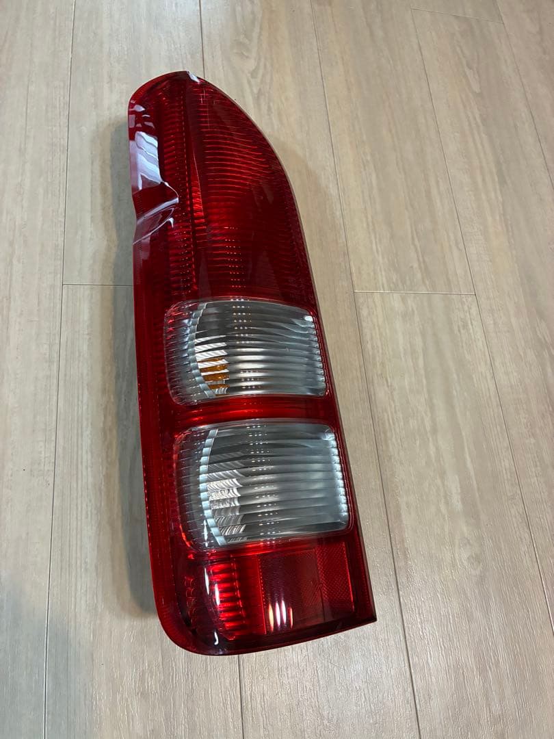 ハイエース 純正テールランプ 左右セット