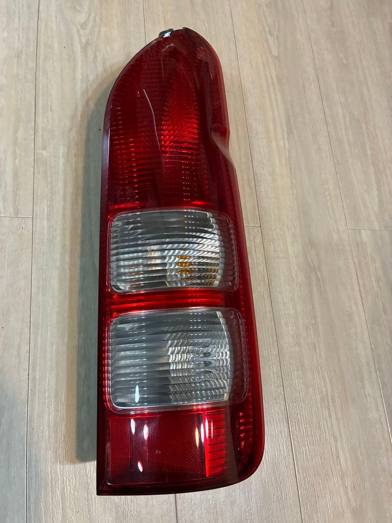 ハイエース 純正テールランプ 左右セット