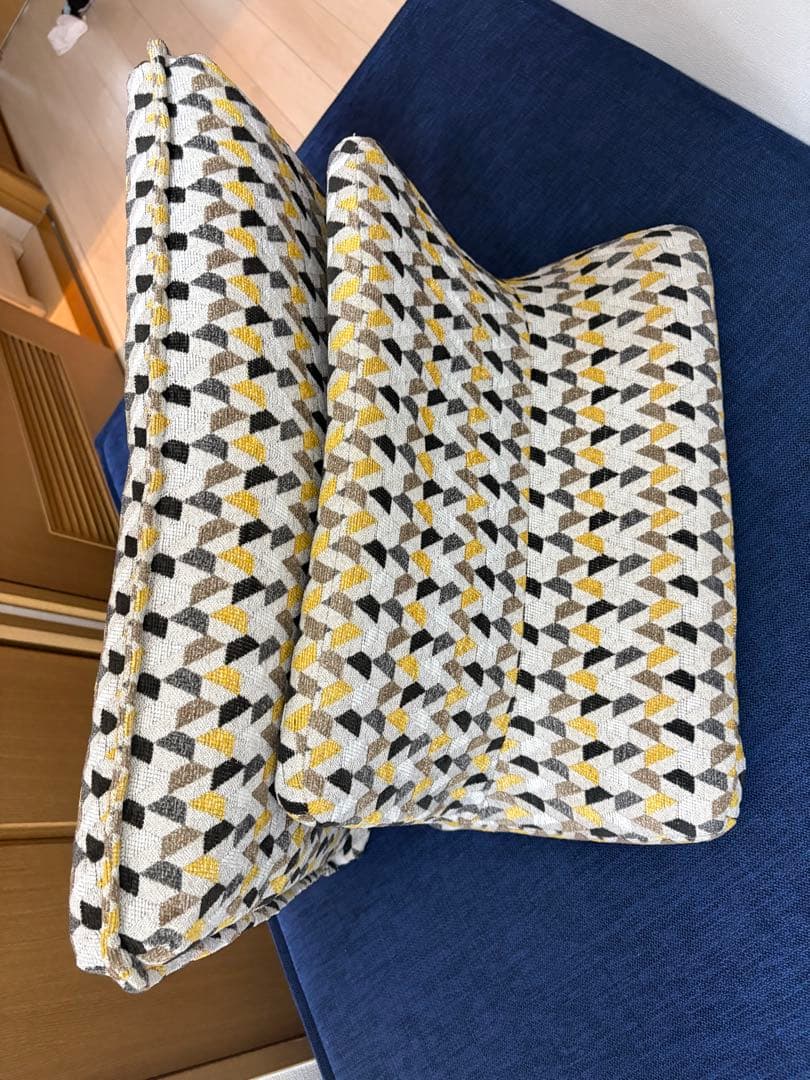 【美品】IDC 大塚家具　背クッション　ファビオ　2個セット　幾何学模様