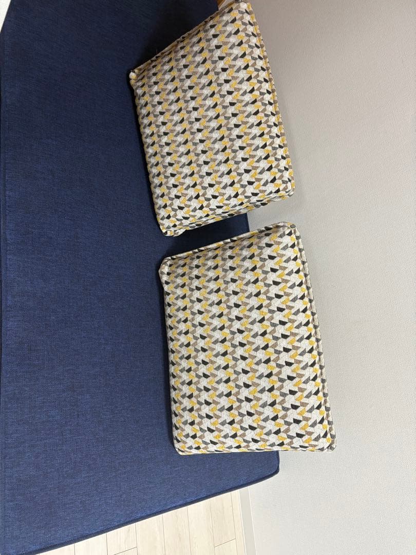 【美品】IDC 大塚家具　背クッション　ファビオ　2個セット　幾何学模様