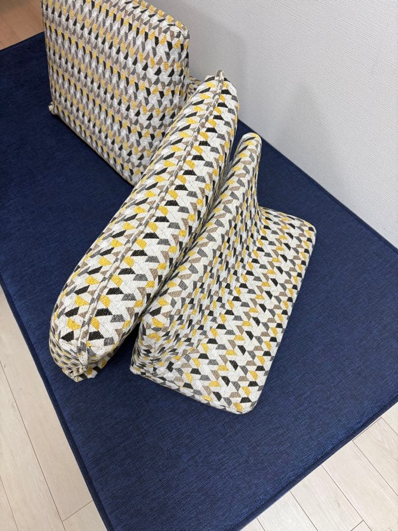 【美品】IDC 大塚家具　背クッション　ファビオ　2個セット　幾何学模様