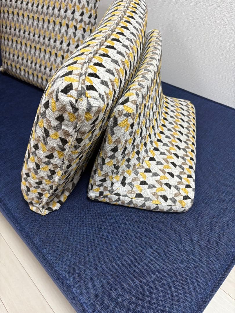 【美品】IDC 大塚家具　背クッション　ファビオ　2個セット　幾何学模様