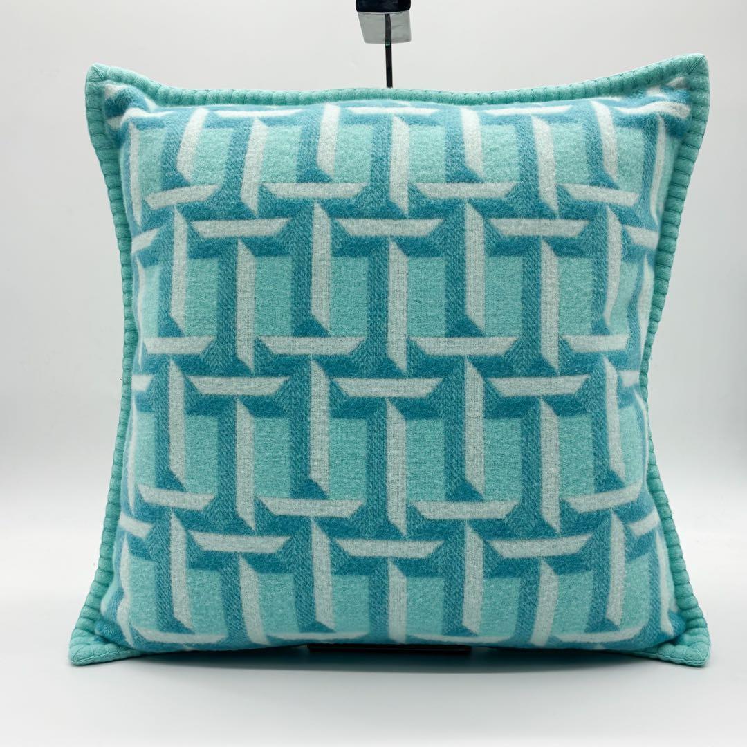 新品同様 ティファニー クッション Tトゥルー ウールカシミヤ