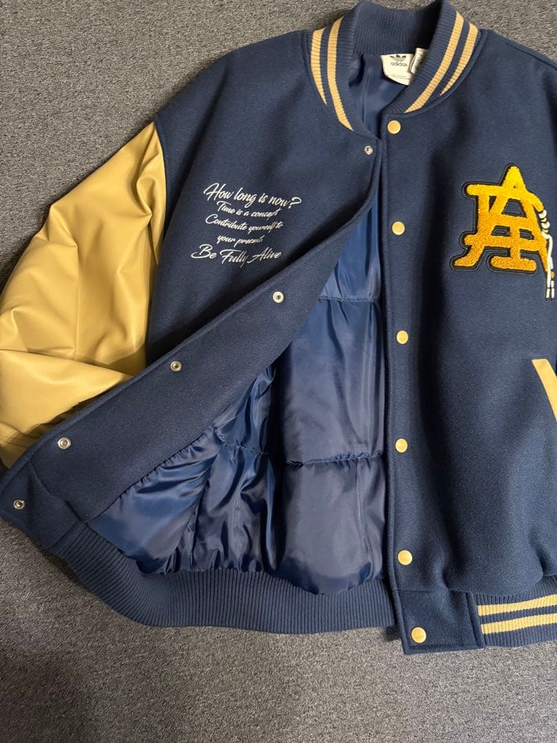 adidasネイビー ベージュ スタジャン、XLサイズ