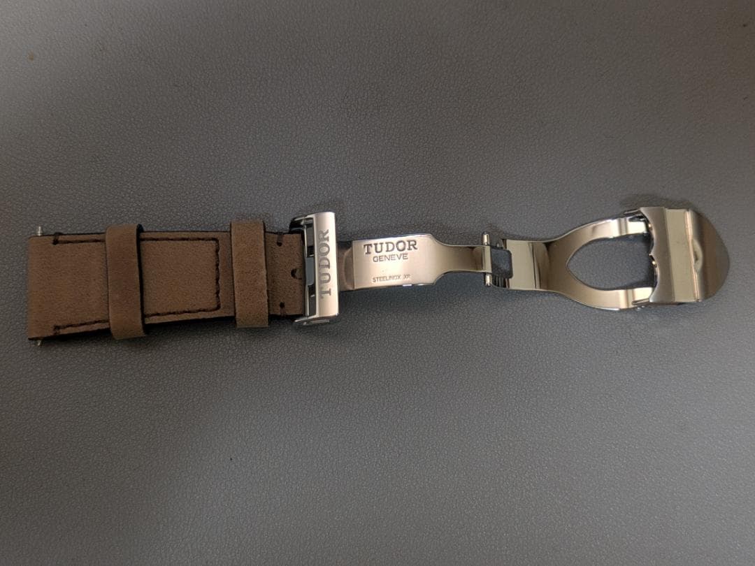 Tudor 純正　ブラックベイ・クロノ用レザー・ベルトとバックル　新品・未使用