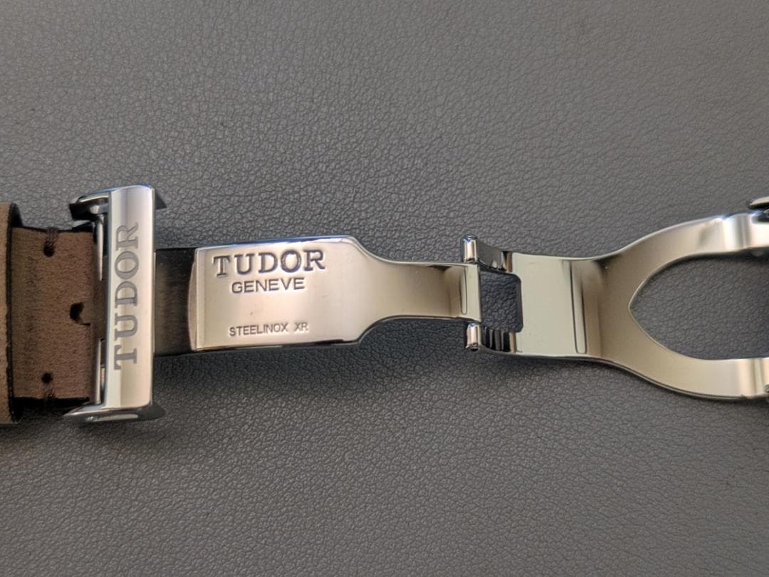 Tudor 純正　ブラックベイ・クロノ用レザー・ベルトとバックル　新品・未使用