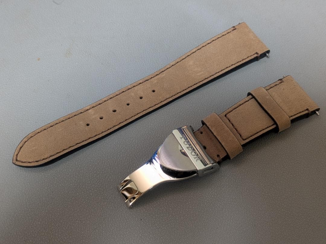 Tudor 純正　ブラックベイ・クロノ用レザー・ベルトとバックル　新品・未使用