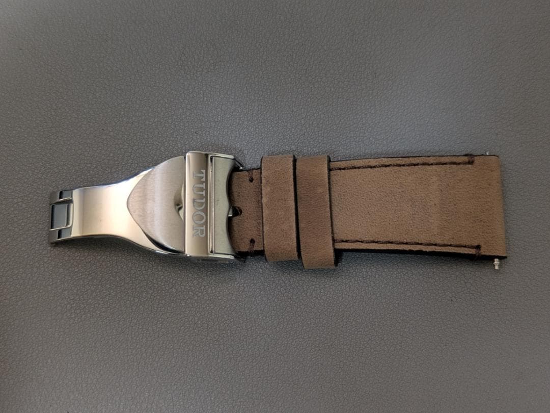 Tudor 純正　ブラックベイ・クロノ用レザー・ベルトとバックル　新品・未使用