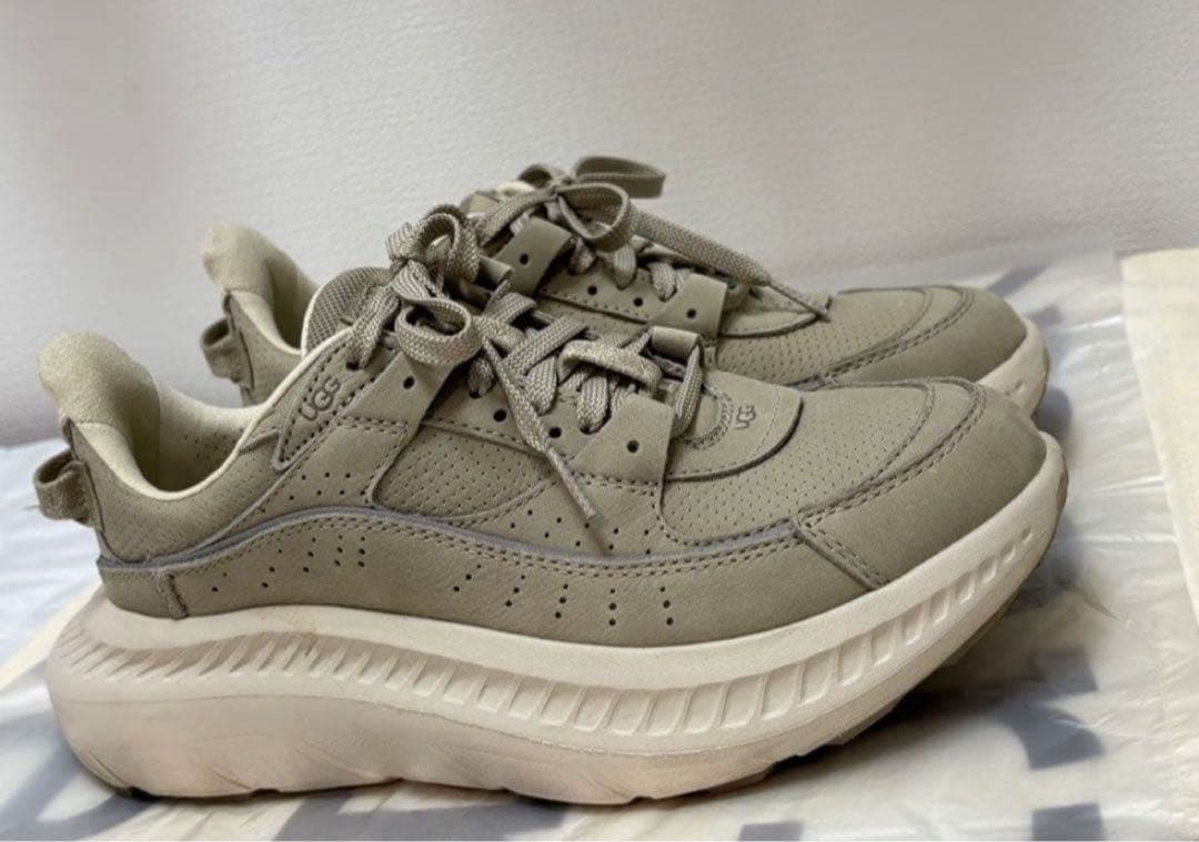 ★UGG スニーカー　美品　レディース24