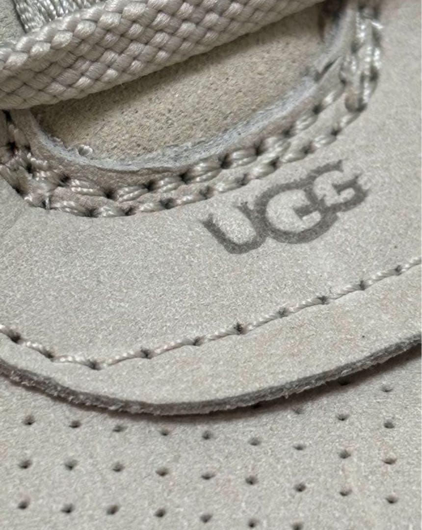 ★UGG スニーカー　美品　レディース24
