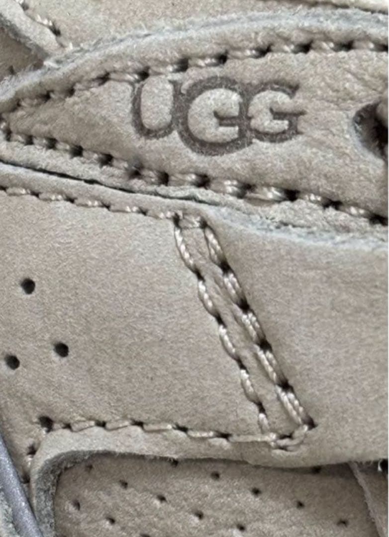 ★UGG スニーカー　美品　レディース24