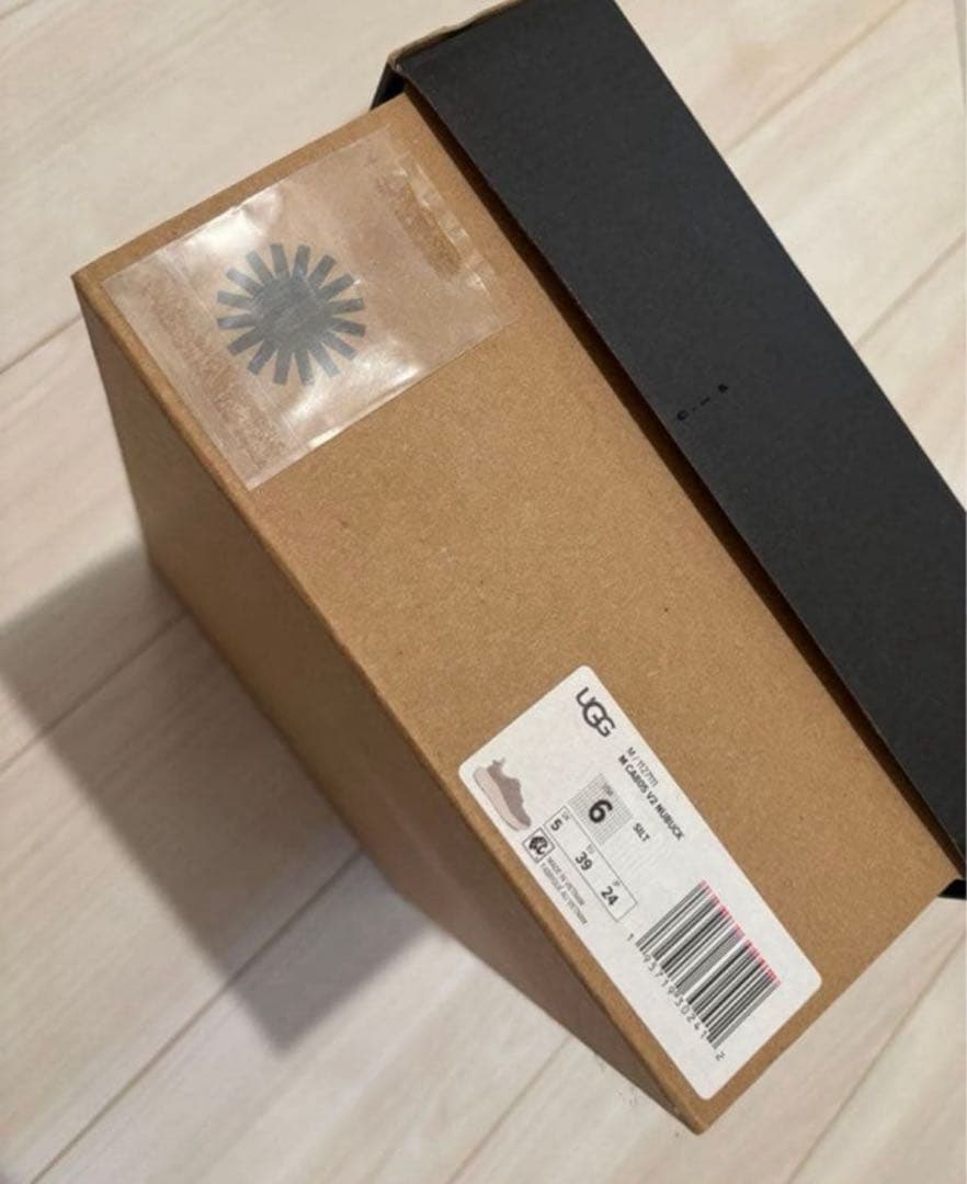 ★UGG スニーカー　美品　レディース24