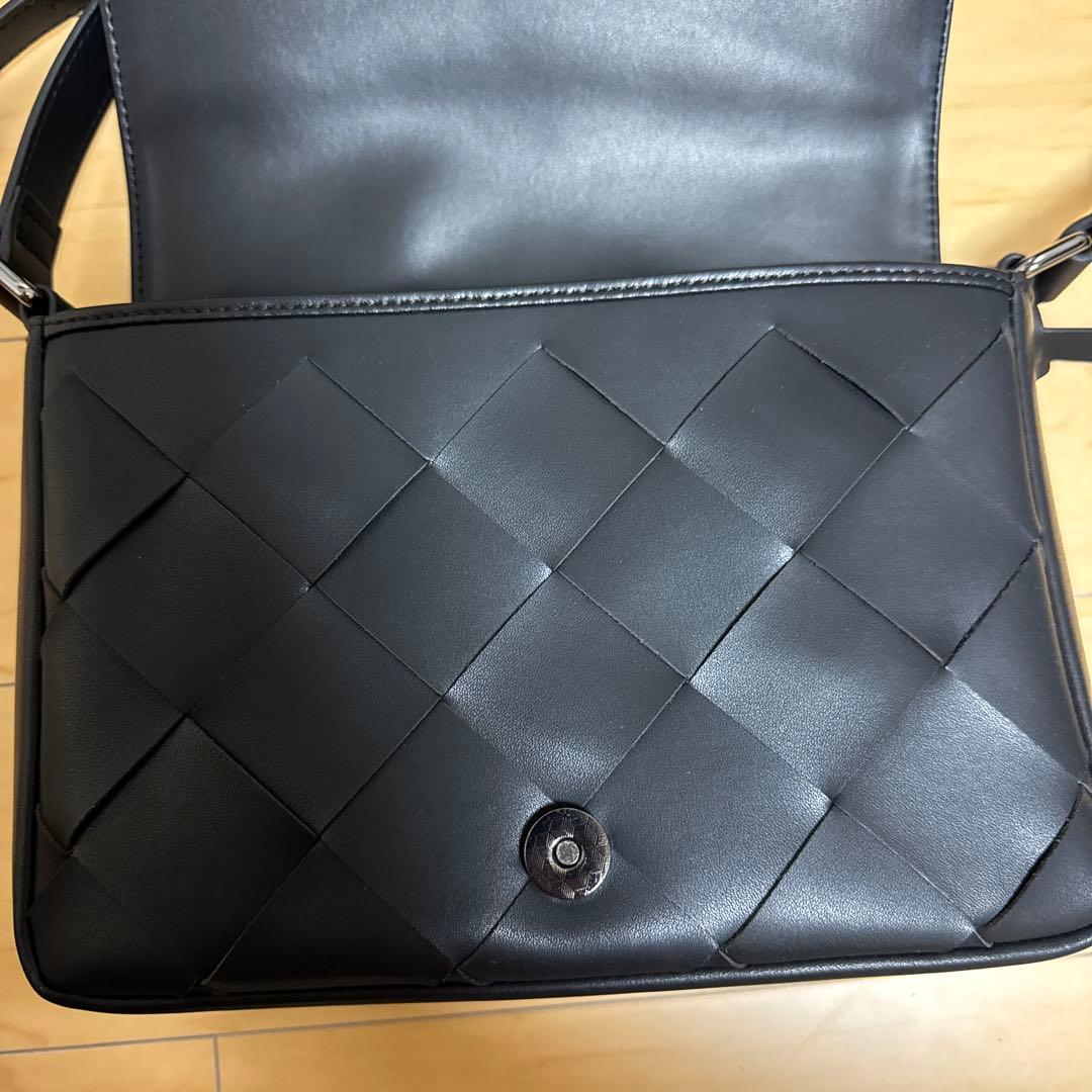 INTREX 編み込みデザイン ブラックバッグ