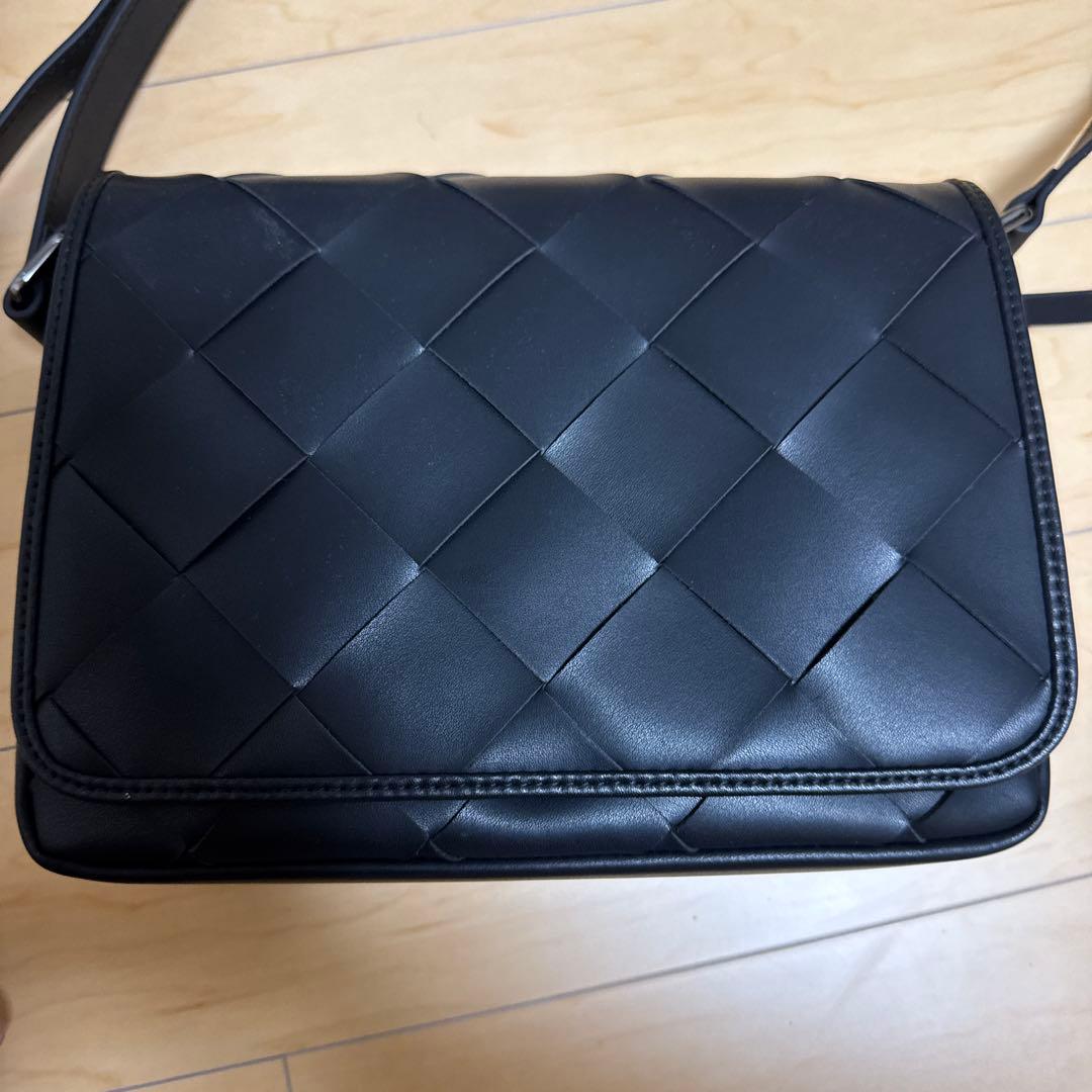 INTREX 編み込みデザイン ブラックバッグ