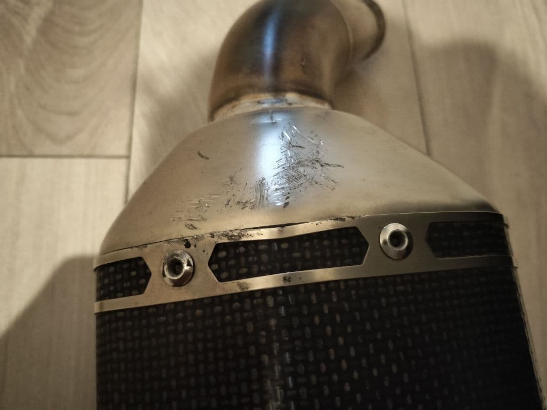 AKRAPOVIC アクラポビッチ SV650 スリップオンマフラー　カーボン