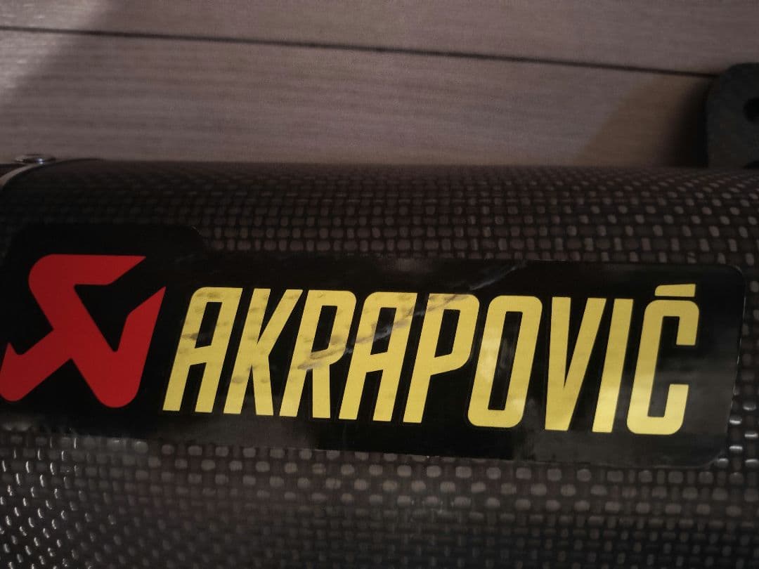 AKRAPOVIC アクラポビッチ SV650 スリップオンマフラー　カーボン