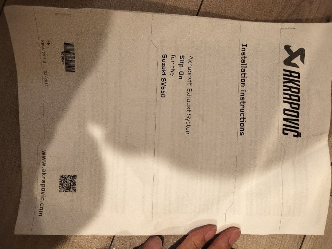 AKRAPOVIC アクラポビッチ SV650 スリップオンマフラー　カーボン