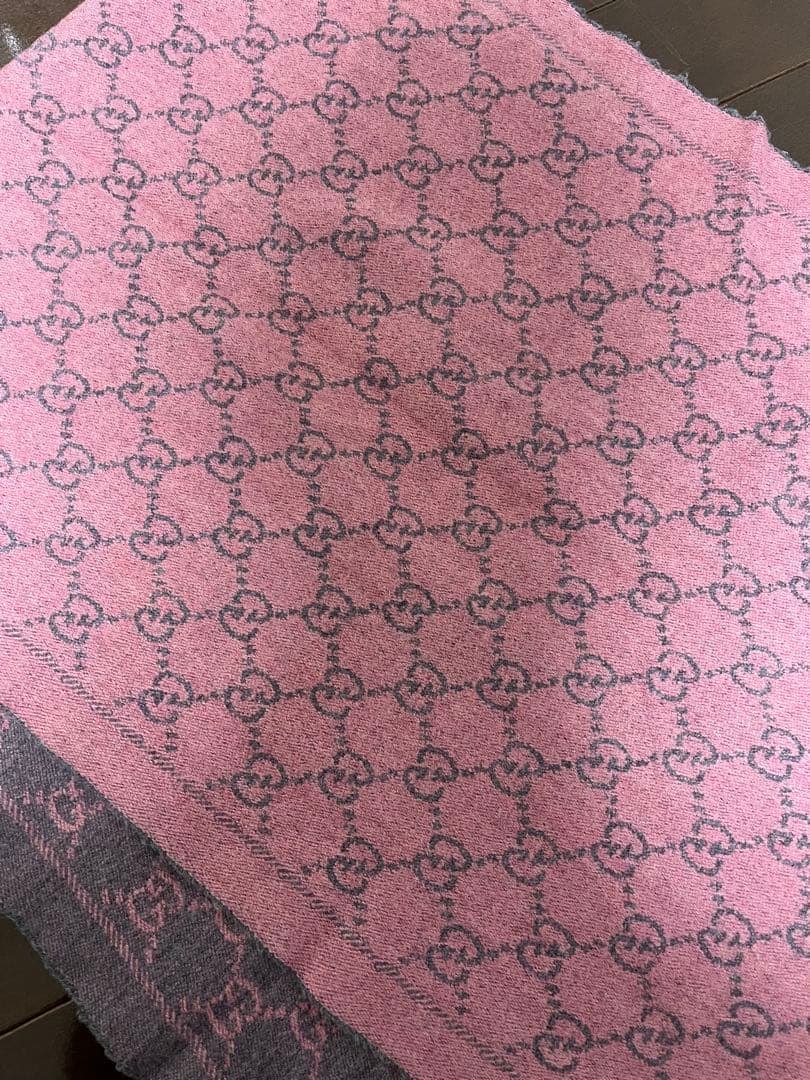 GUCCI ピンクxグレー　マフラー　ストール