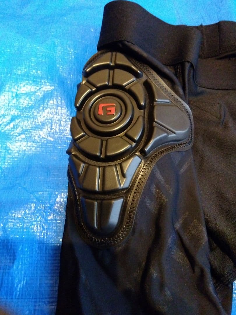 G-FORM プロテクターショーツ　Sサイズ　FOX 二ースリーブ　ユース