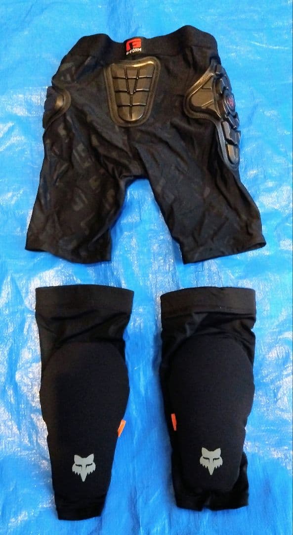 G-FORM プロテクターショーツ　Sサイズ　FOX 二ースリーブ　ユース