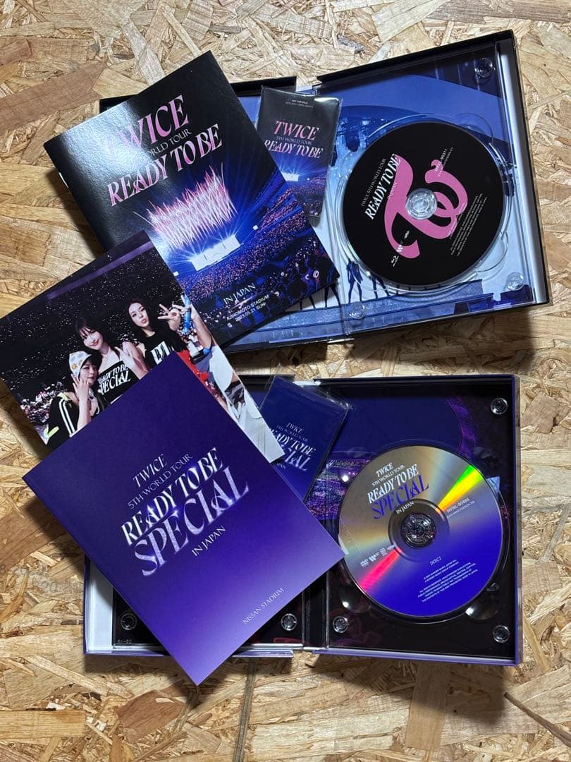 ア*キ様 TWICE DVDセット　おまけ付き　アクスタ　トレカetc