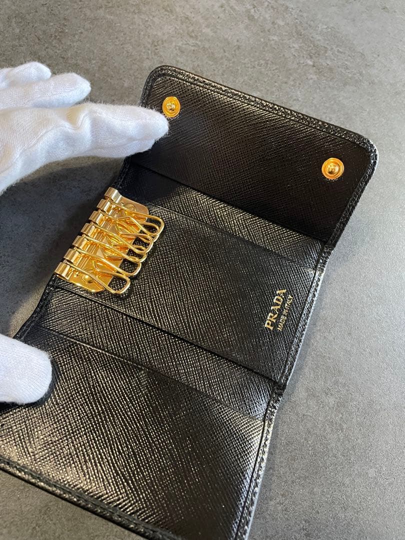 miiiiiiik 　PRADA ブラック サフィアーノレザー キーケース