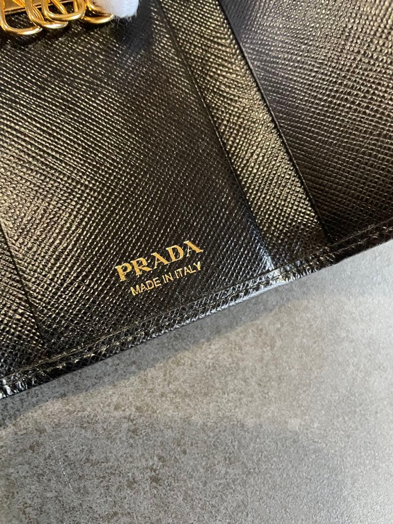 miiiiiiik 　PRADA ブラック サフィアーノレザー キーケース