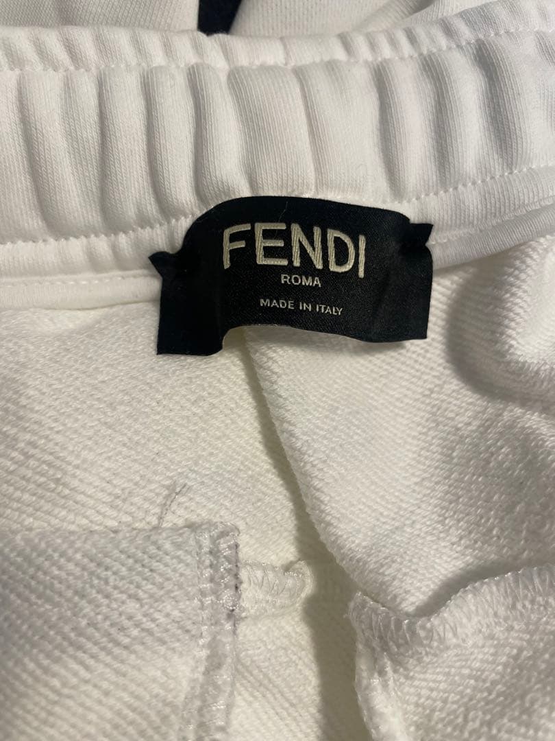 FENDI ロゴ　メンズ白パンツ